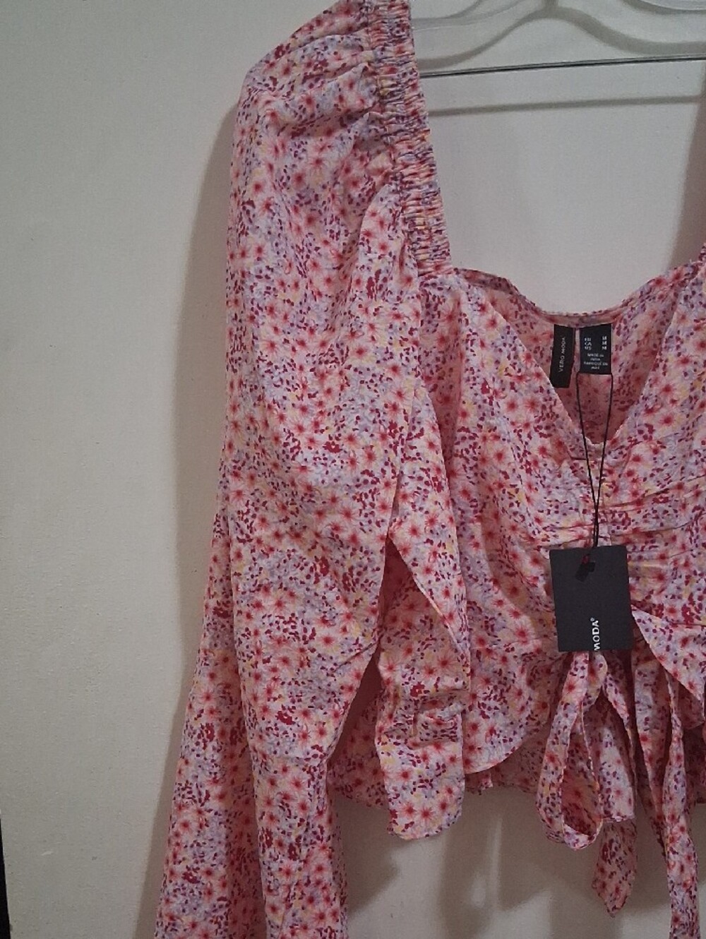 NWT Vero Moda Pink Floral Tie-Front Peasant Top - Picture 3 of 6